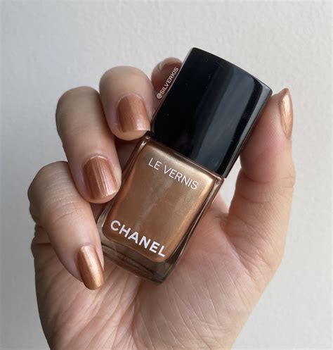 chanel vernis golden sand|Chanel le vernis nail color.